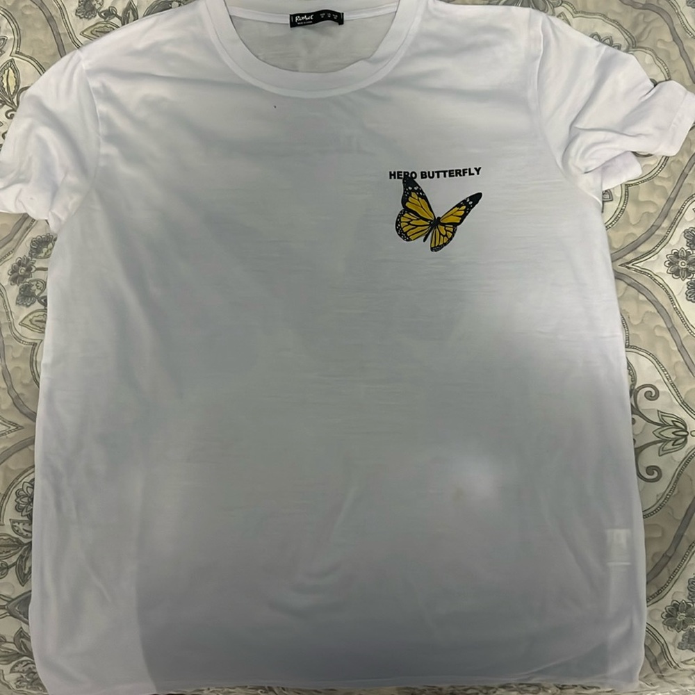 Butterfly Romwe Teeshirt in white . Very good condition,